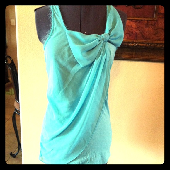 Turquoise tank with side bow & detailing on edges
