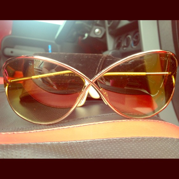 Tom Ford - Miranda, SALE! has a minor scratch