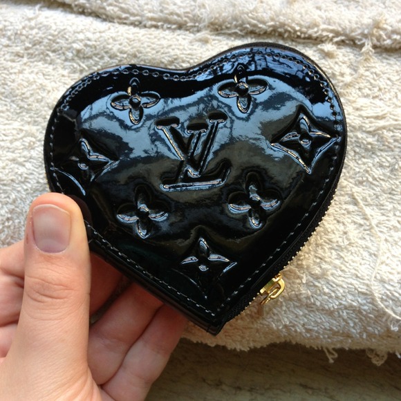 LV coin purse not authentic