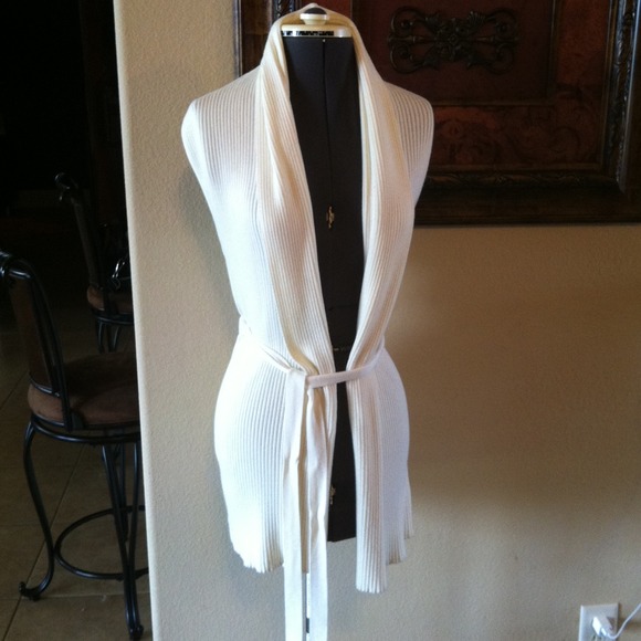 Long-vested winter white ribbed cardigan