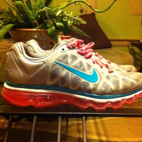 NIKE SNEAKER AIR MAXS ,great condition.