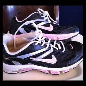 Nike's Pink and Black great, shape Size 10