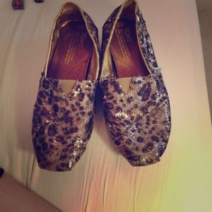 TOMS leopard sequin shoe