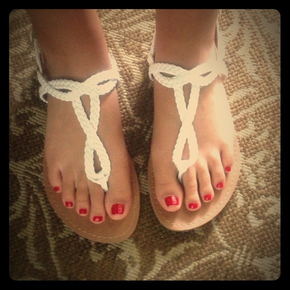 Shoes - Pretty white sandals! Never been worn