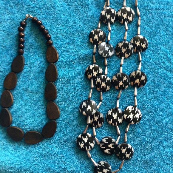 Necklace and earring set