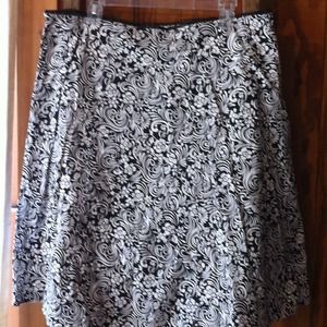 🚫🚫🚫🚫 Bundled!!Skirt black and white