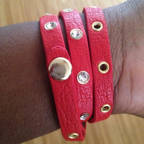 Red Lightning - Picture 2 of 4