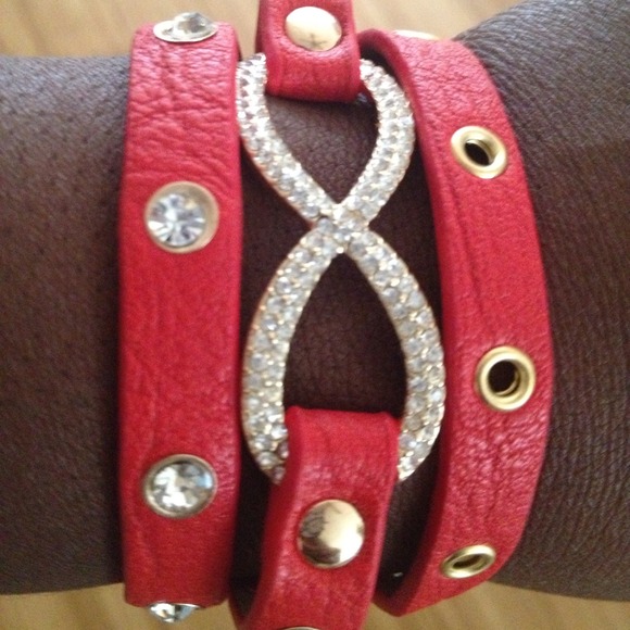 Red Lightning - Picture 4 of 4