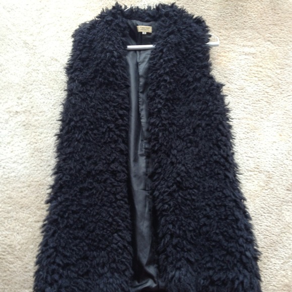 SOLD to jaime (bundle) Black fuzzy vest