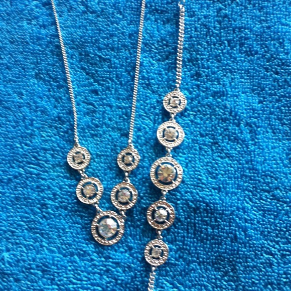 Necklace and bracelet with earrings