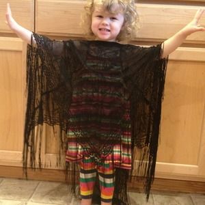 💕Cute black shawl.