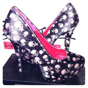 Fab skull heels 👠💀