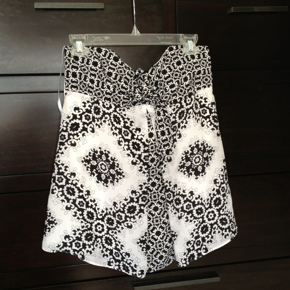 WhiteHouse BlackMarket strapless top