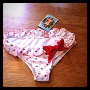 Adorable low rise bikini bottom!