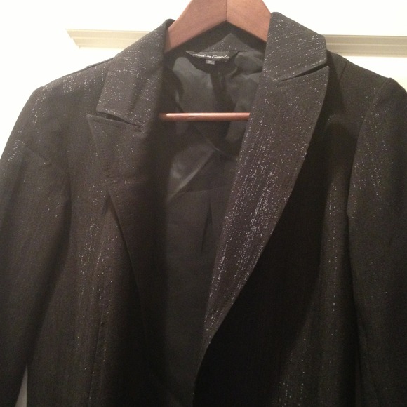 🎀REDUCED! Shimmery long black jacket.