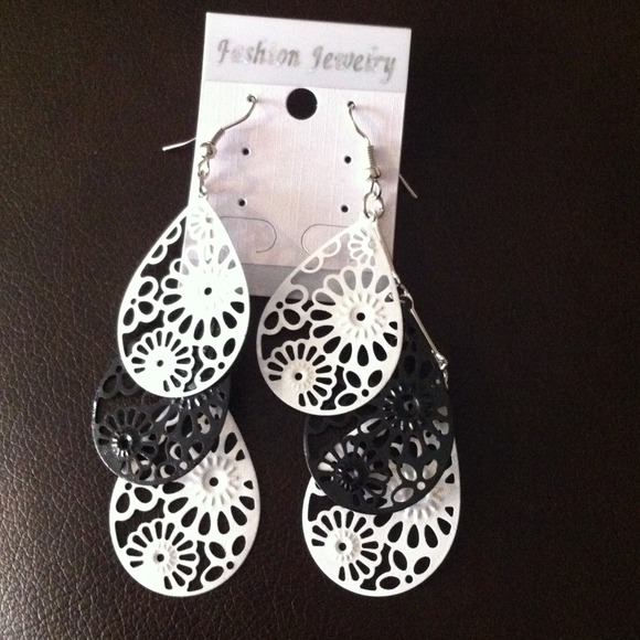 Sold bundled Black and white earrings