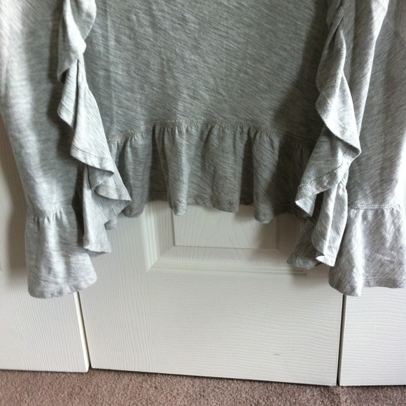 Open ruffle shirt - Picture 2 of 3