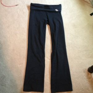 Abercrombie navy yoga pants!👖
