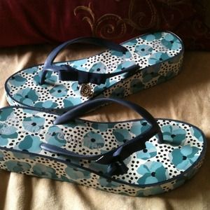 BUNDLE Juicy Couture & Guess Flip Flops 🌻🌻🌻🌻