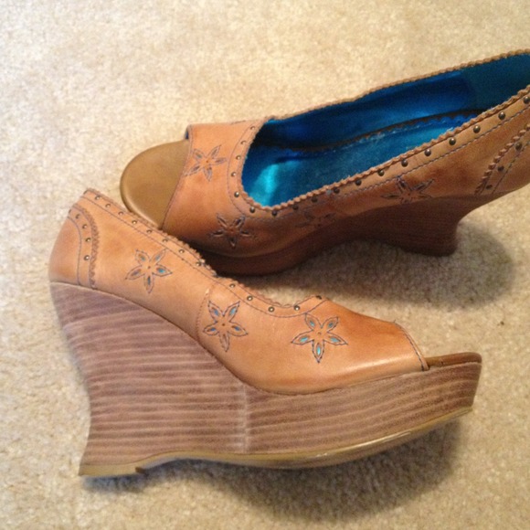 Barely worn open toed wedge