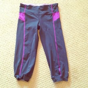 XX SOLD XX Lululemon running crops