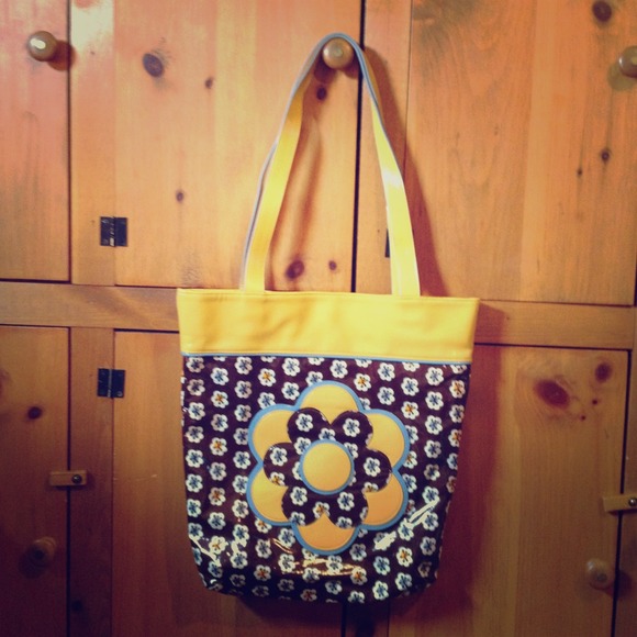 Vera Bradley Frill Collection tote in Slate Bloom