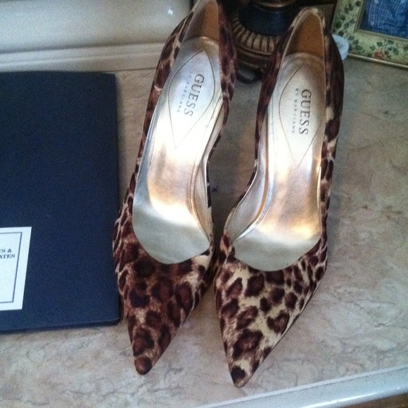 Guess stiletto