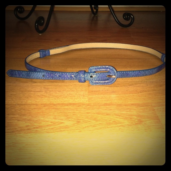 NWOT cute royal blue belt