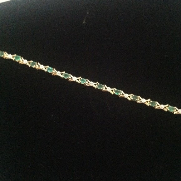 Emerald and diamond chip gold bracelet