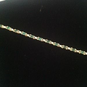 Emerald and diamond chip gold bracelet
