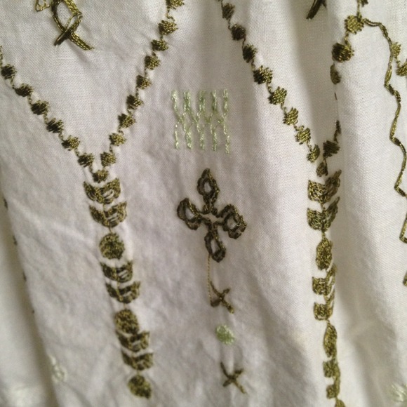 White top - Picture 2 of 3