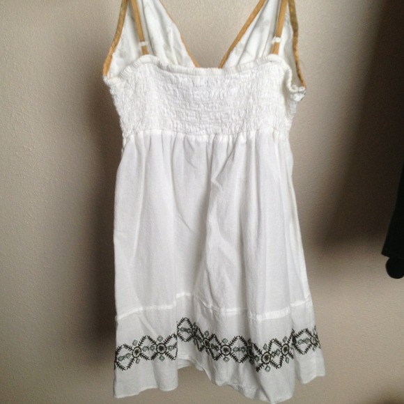 White top - Picture 3 of 3