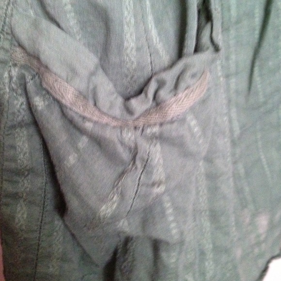 Green top - Picture 2 of 3