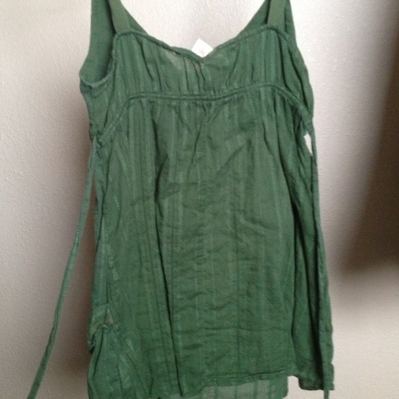 Green top - Picture 3 of 3