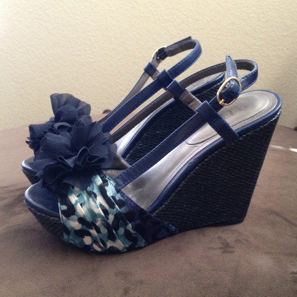 Super cute navy print wedge sandals