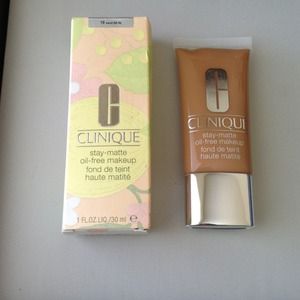 Sold! Clinique Stay-matte oil free makeup
