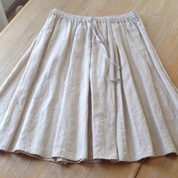 SOLD in Bundle 💕SALE💕Breezy Linen Skirt - Picture 2 of 4