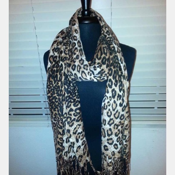 NEW!! Animal Print Scarf - Picture 2 of 2
