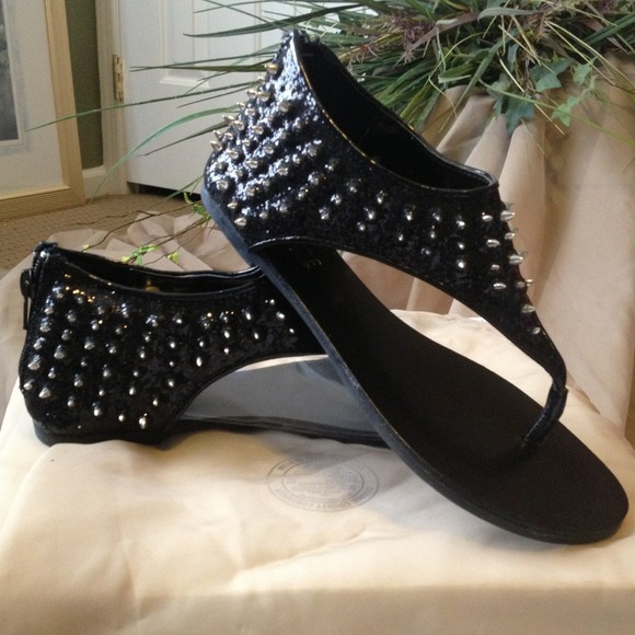 💗👠💗Rogue brand new spiked Sandra! Size 61/2💗
