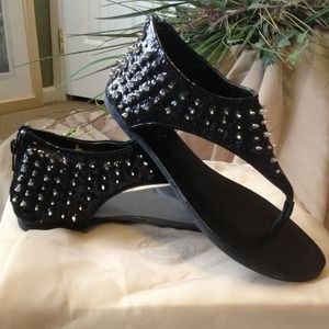 💗👠💗Rogue brand new spiked Sandra! Size 61/2💗