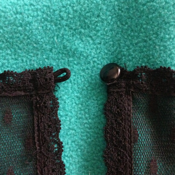 🚫🚫TRADED Lacy sleeveless blouse - Picture 3 of 4