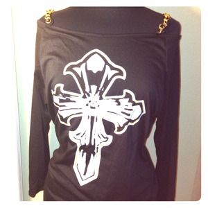 NEW!! Off-Shoulder Chain Detail T-Shirt