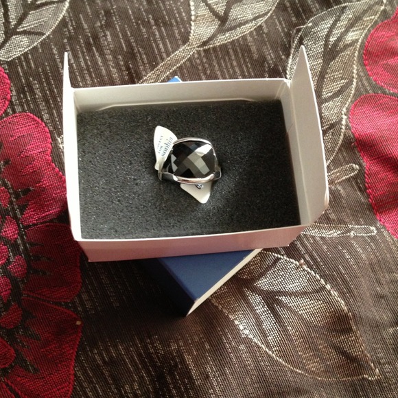 🚫SOLD🚫Beautiful Crystal Rhodium Ring