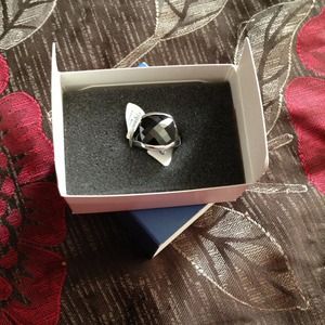 🚫SOLD🚫Beautiful Crystal Rhodium Ring