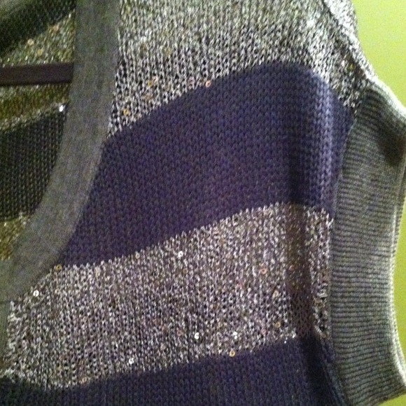 **Price Reduced** 🌱 Spring Sweater - Picture 3 of 3