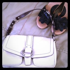 ON HOLD Coach bag! Perfect for spring/summer!