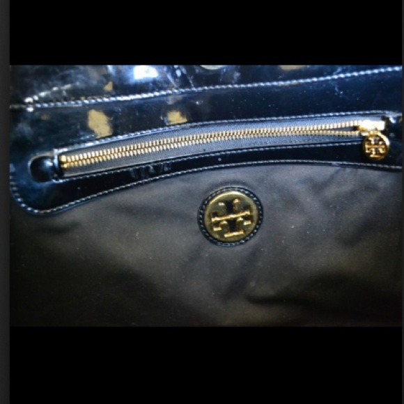SOLD! PREOWNED TORY BURCH BLACK PATENT TOTE - Picture 3 of 4