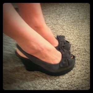 MIA "Celine" Bow Wedges. Gray, Size:6. REDUCED