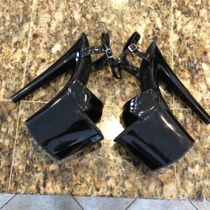 NEW Black SUPER high heels size 6.