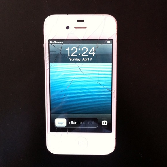 ⭐RESERVED⭐AT&T iPhone 4, 16 GB.